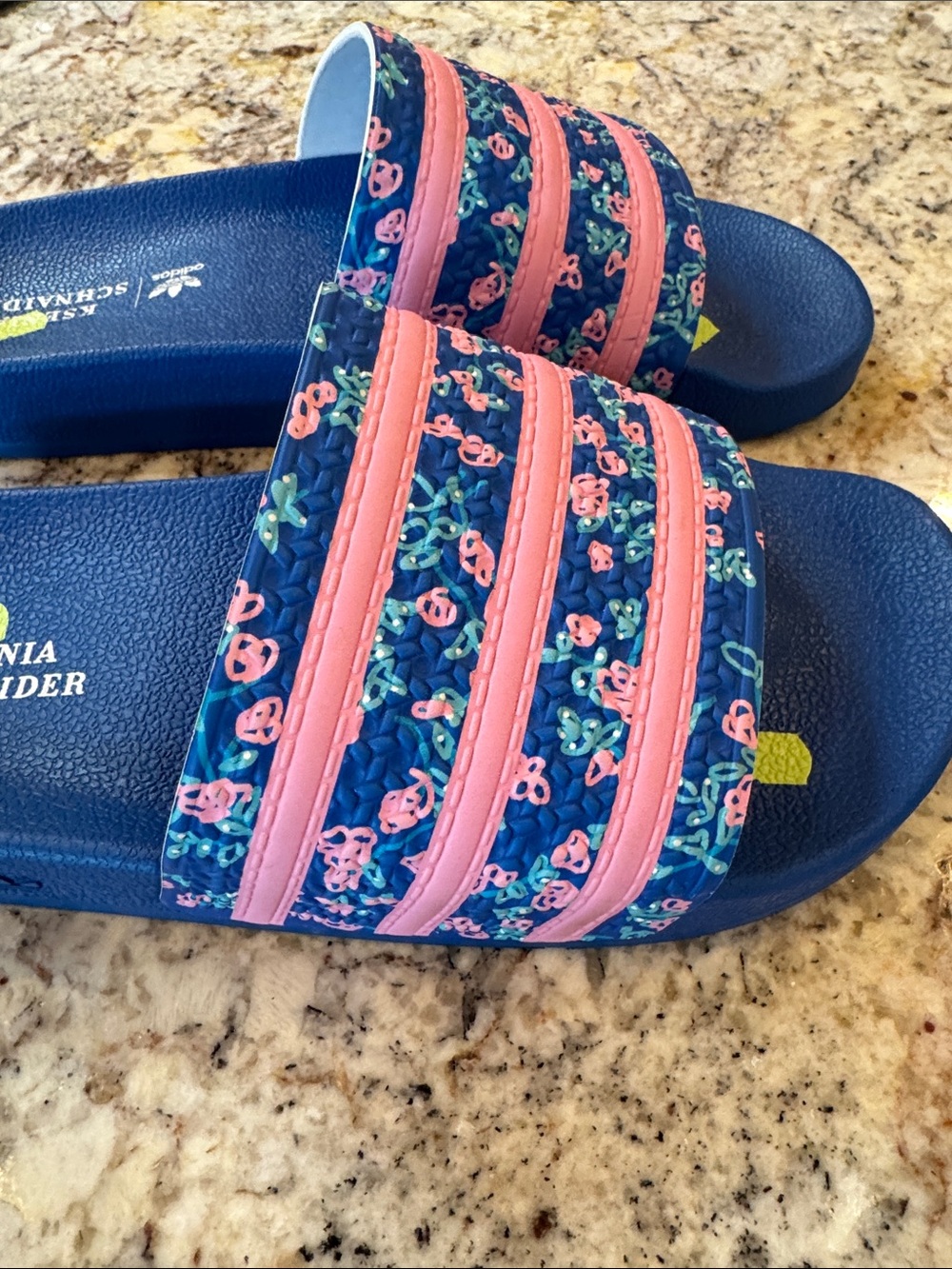 Size 8 Women’s Adidas Slides Sandals - Picture 2 of 4